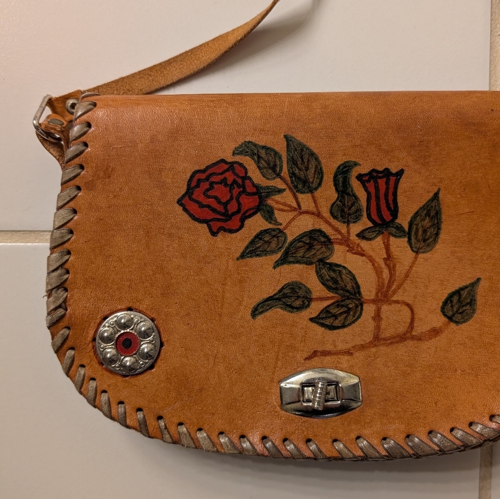 Vintage Boho Hippie Tan Real Leather Shoulder Bag with Floral Design Metal Clasp - Picture 2 of 7